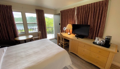 Economy Room, 1 Queen Bed, River View