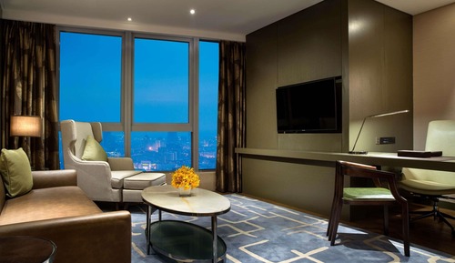 Club Suite, 1 King Bed, Business Lounge Access, City View (Prestige)