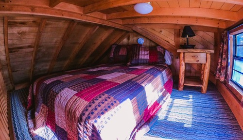 Deluxe Riverfront Cabin "Imogene"