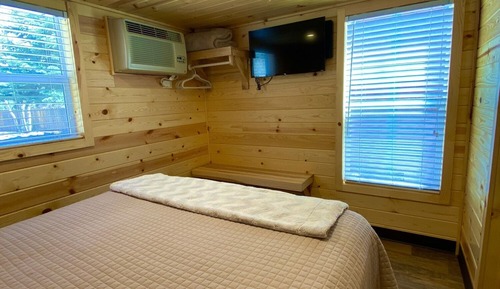 Deluxe Cabin, River View