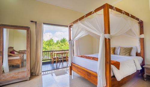Deluxe Room, 1 King Bed, Pool View