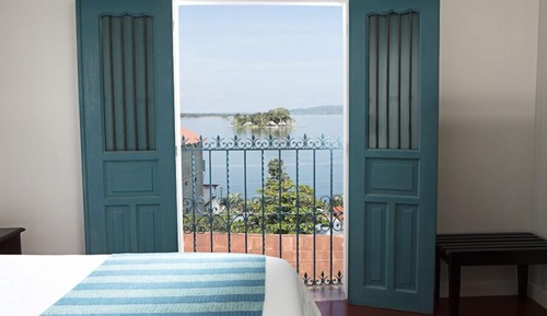 Junior Room, Lake View