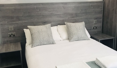 Double Room (Room 8)