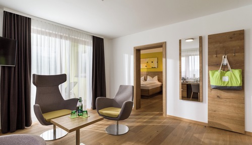 Suite, Balcony, Mountain View