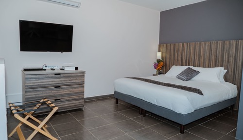 Suite Confort, 1 large bed, balcony and kitchen