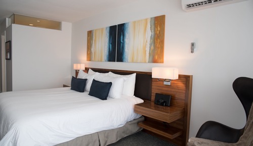 Standard Room, 1 King Bed, Balcony, Ocean View
