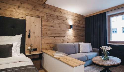 Superior Room (II)