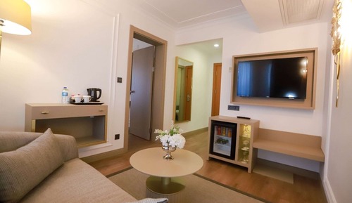 Suite, 1 Double Bed, Sea View