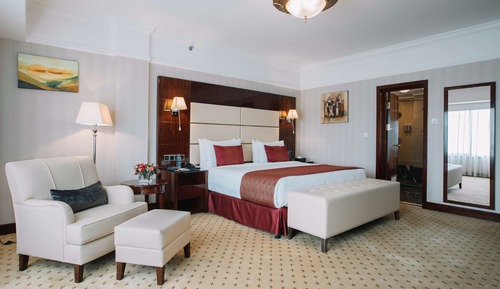 Suite, 1 King Bed