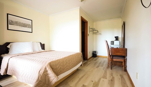 Standard Room, 1 Queen Bed