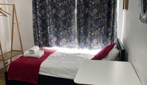 Single room With Shared Bathroom