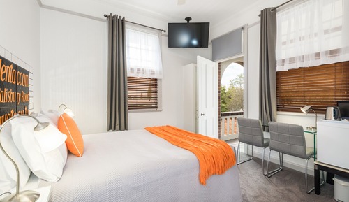 Deluxe Room, 1 Queen Bed, Non Smoking, Garden View