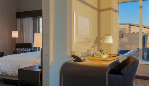 Suite, 1 King Bed with Sofa bed, Corner