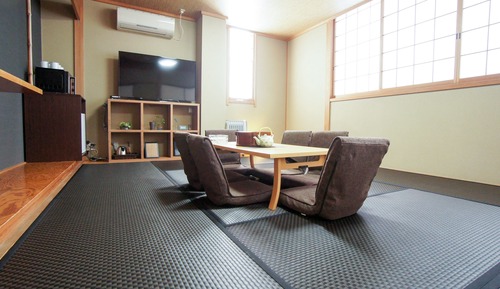 Japanese Style Room, Smoking