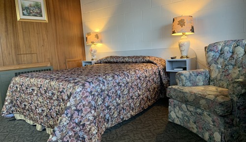 Standard Room, 1 Queen Bed