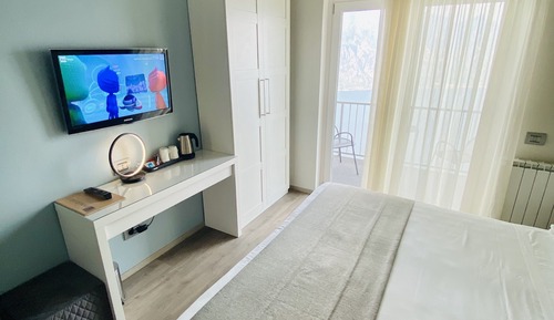 Double Room, Lake View (White)