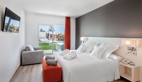Deluxe Room, Hot Tub (2 adults + 1 child)