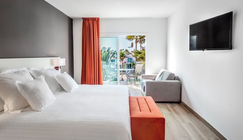 Deluxe Room (Deluxe, 2 adults + 1 child)
