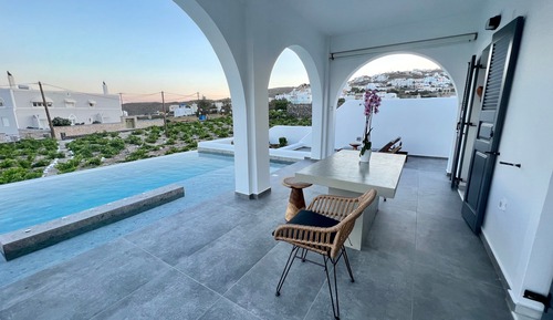 Honeymoon Suite with Private Pool & Jetted Tub
