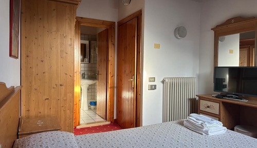 Economy Penthouse, 1 Double or 2 Twin Beds, Mountain View