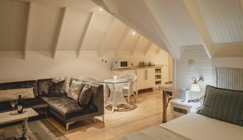 Studio Suite, 1 Queen Bed, Partial Ocean View, Beachfront
