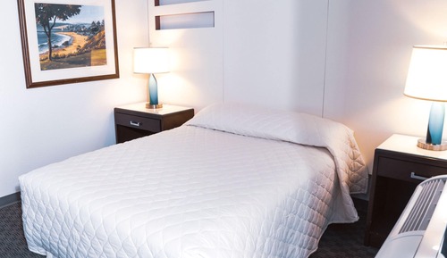 Economy Room, 1 Queen Bed, Smoking