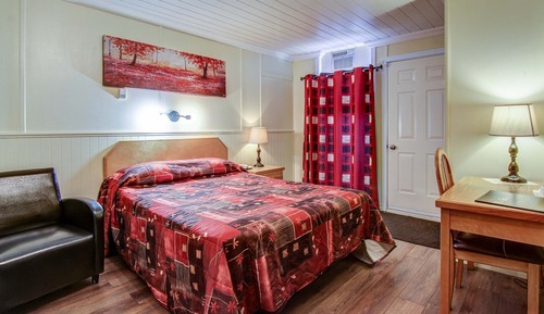 Standard Room, 1 Queen Bed