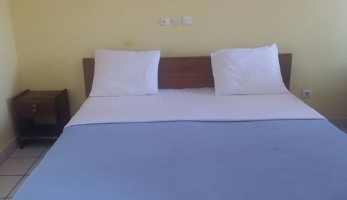 Standard Single Room, 1 Queen Bed, Non Smoking, Courtyard View