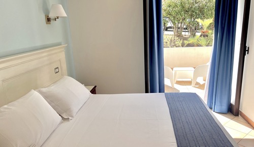 Comfort Room, 1 Queen Bed, Non Smoking, Terrace