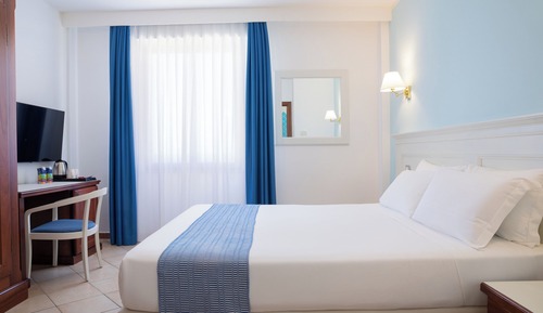 Comfort Room, Multiple Beds, Non Smoking