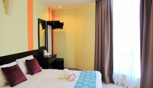 Deluxe With Window
