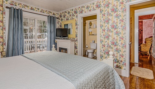 Deluxe Suite, 1 King Bed with Sofa bed, Balcony, River View