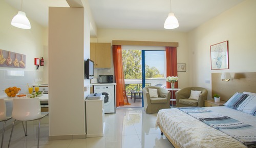 Studio, Garden View (8808)