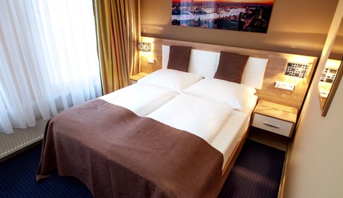 Deluxe Double Room, Shared Bathroom