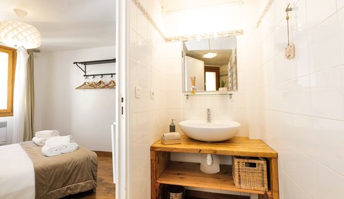 Standard Double Room, Ensuite, Mountain View