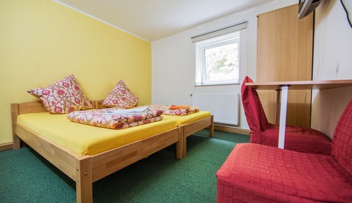 Economy Twin Room, Shared Bathroom