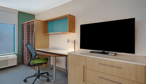 Suite, 1 King Bed, Accessible, Bathtub