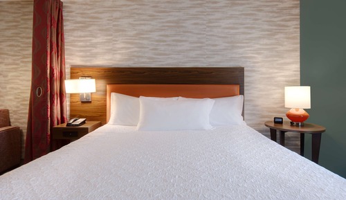 Suite, 1 King Bed, Accessible, Non Smoking (Hearing)