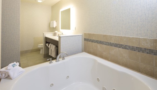 King Executive Suite w/ Whirlpool
