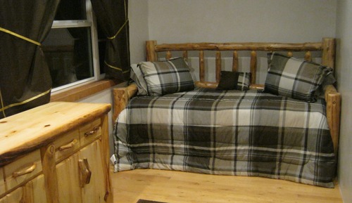 Luxury Aspen Townhome Suite - 2 Bedroom, 1.5 Bath ($75.00 Cleaning fee)