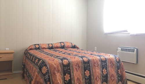 Economy Room, 1 Queen Bed