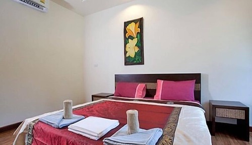 Beachfront Apartment, 2 Bedrooms (Upper Floor & AC in Bedroom Only)