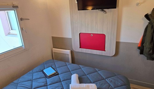 Standard Room, 1 Queen Bed