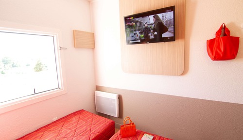 Standard Room, Multiple Beds (Shared Bathroom)
