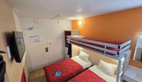 Standard Room, 3 Twin Beds (Shared Bathroom)