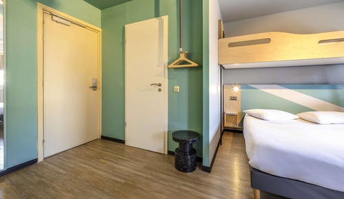 Family Room, Multiple Beds