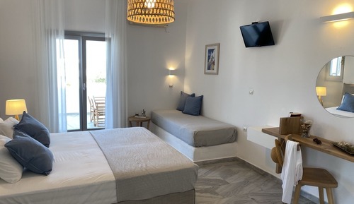 Deluxe Studio (3 Adults)