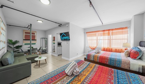 Premium Two Queen Studio w Kitchen & Sofa Bed