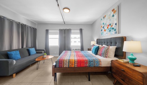 Superior Queen Studio w Kitchen & Sofa Bed