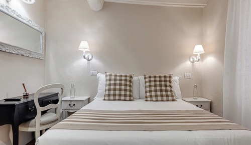 Basic Double Room, 1 Double Bed, Non Smoking (small double 11 sq m2 Dante Alighieri)